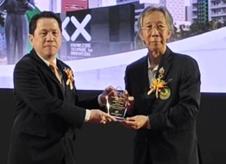 พาราไซแอนติฟิค รับมอบโล่ประกาศเกียรติคุณ มหาวิทยาลัยเทคโนโลยีพระจอมเกล้าธนบุรี